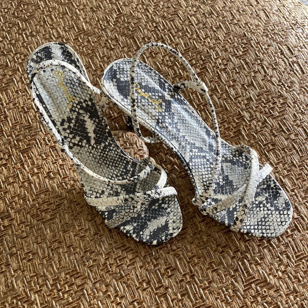 EUC - snakeskin sandals, size 5 🔥
